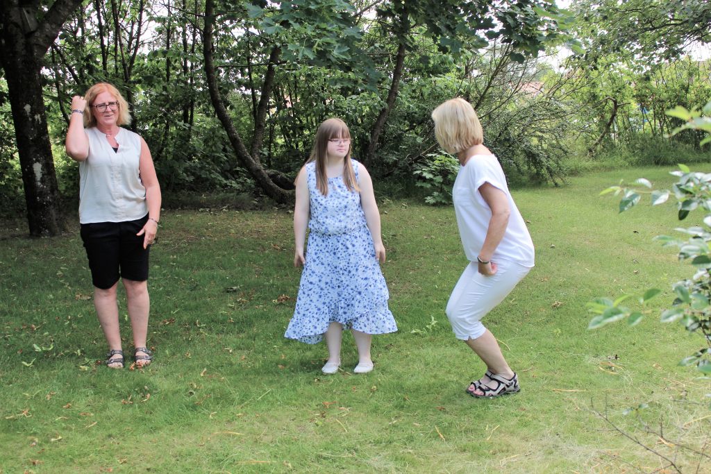 Deltagare som dansar