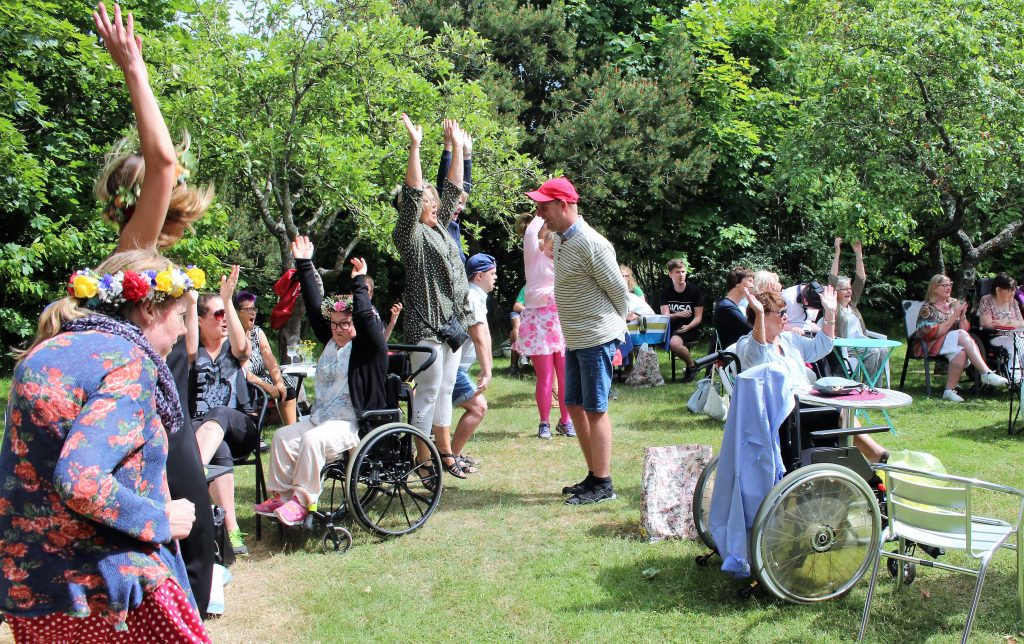 Deltagare som dansar