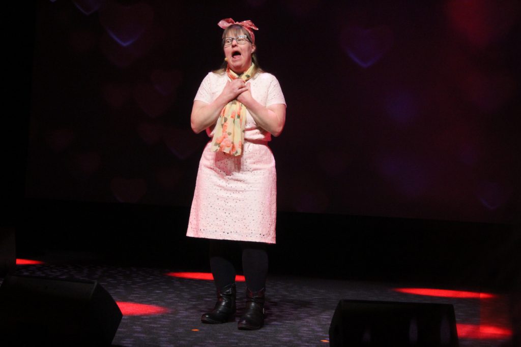 Marie sjunger förra årets vinnarlåt