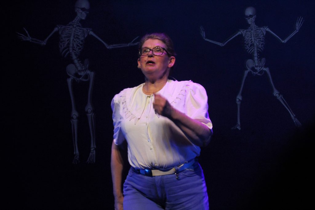 Eva sjunger