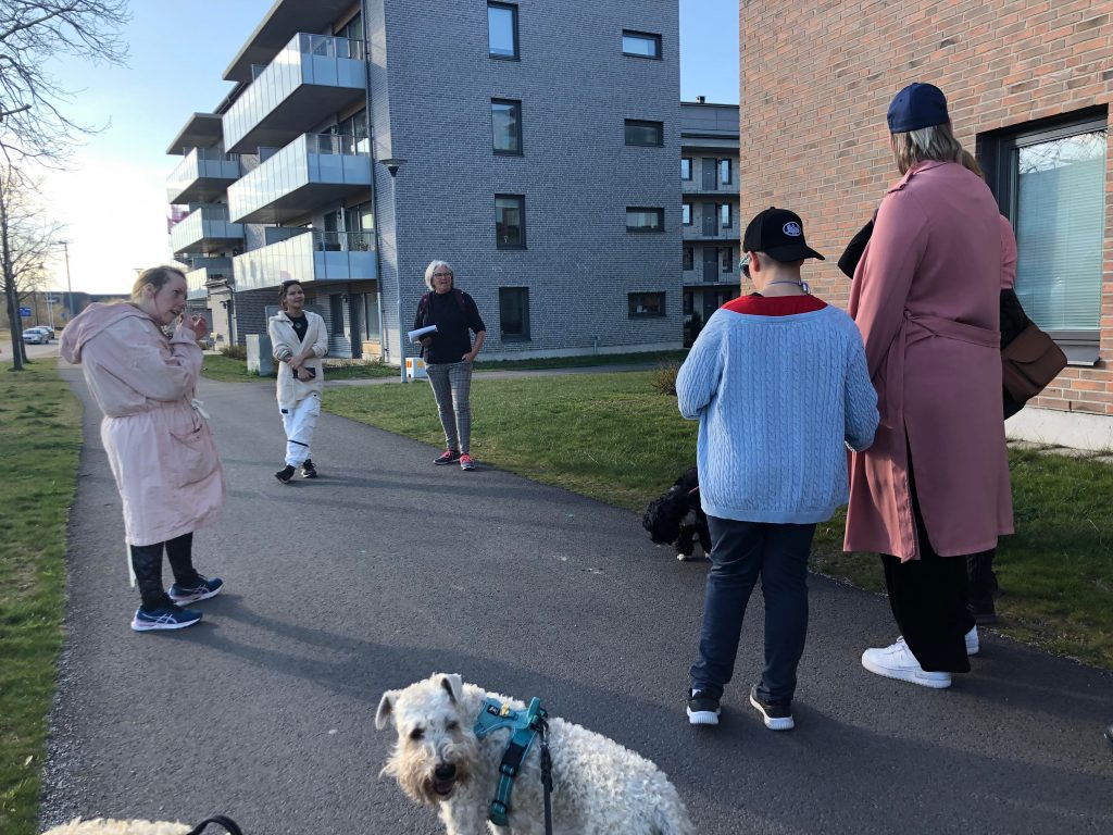 Deltagare på promenad