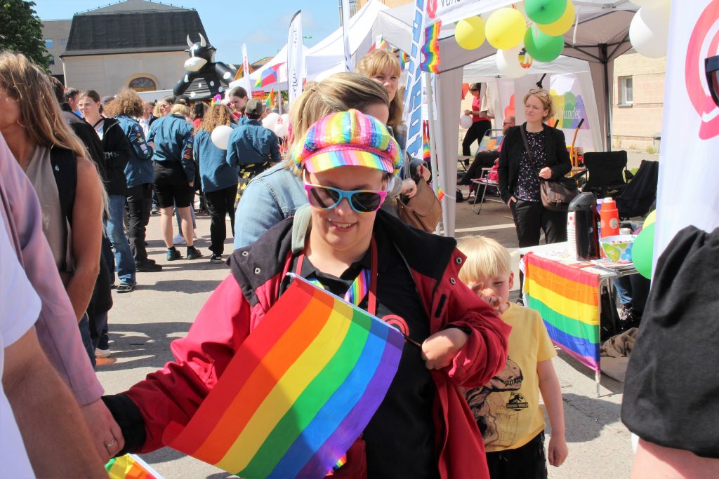 Sandra besöker FUB:s monter