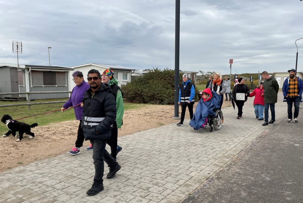 Deltagare på promenad