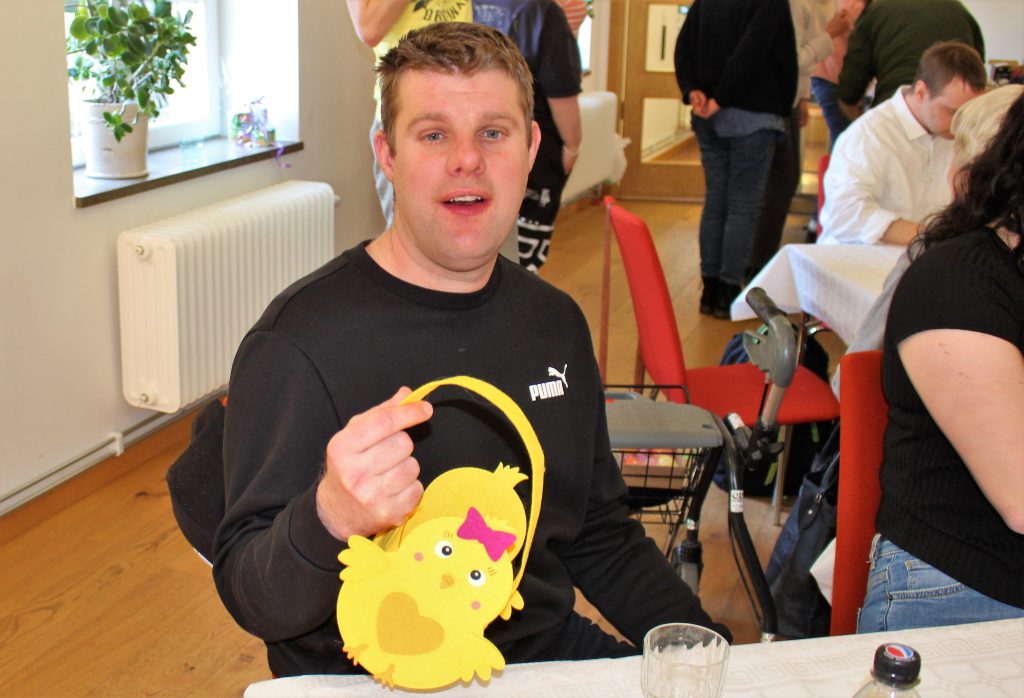 Joakim med kycklingkorg