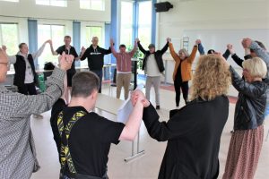 Deltagare som dansar