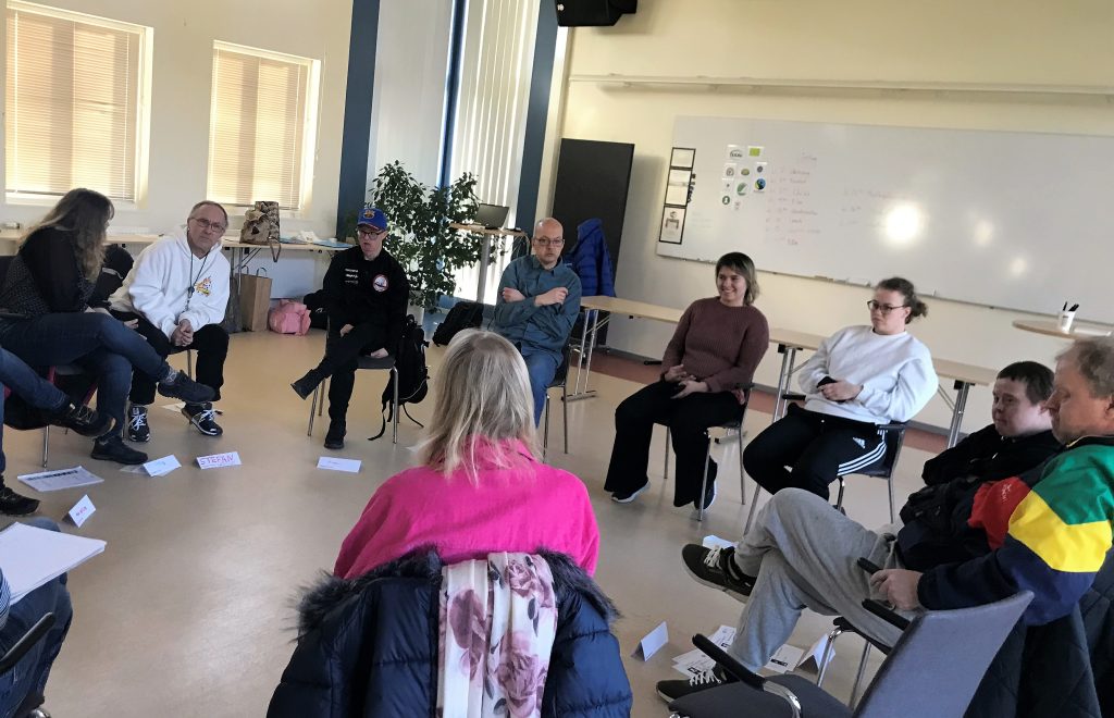 Deltagare som pratar om kärlek