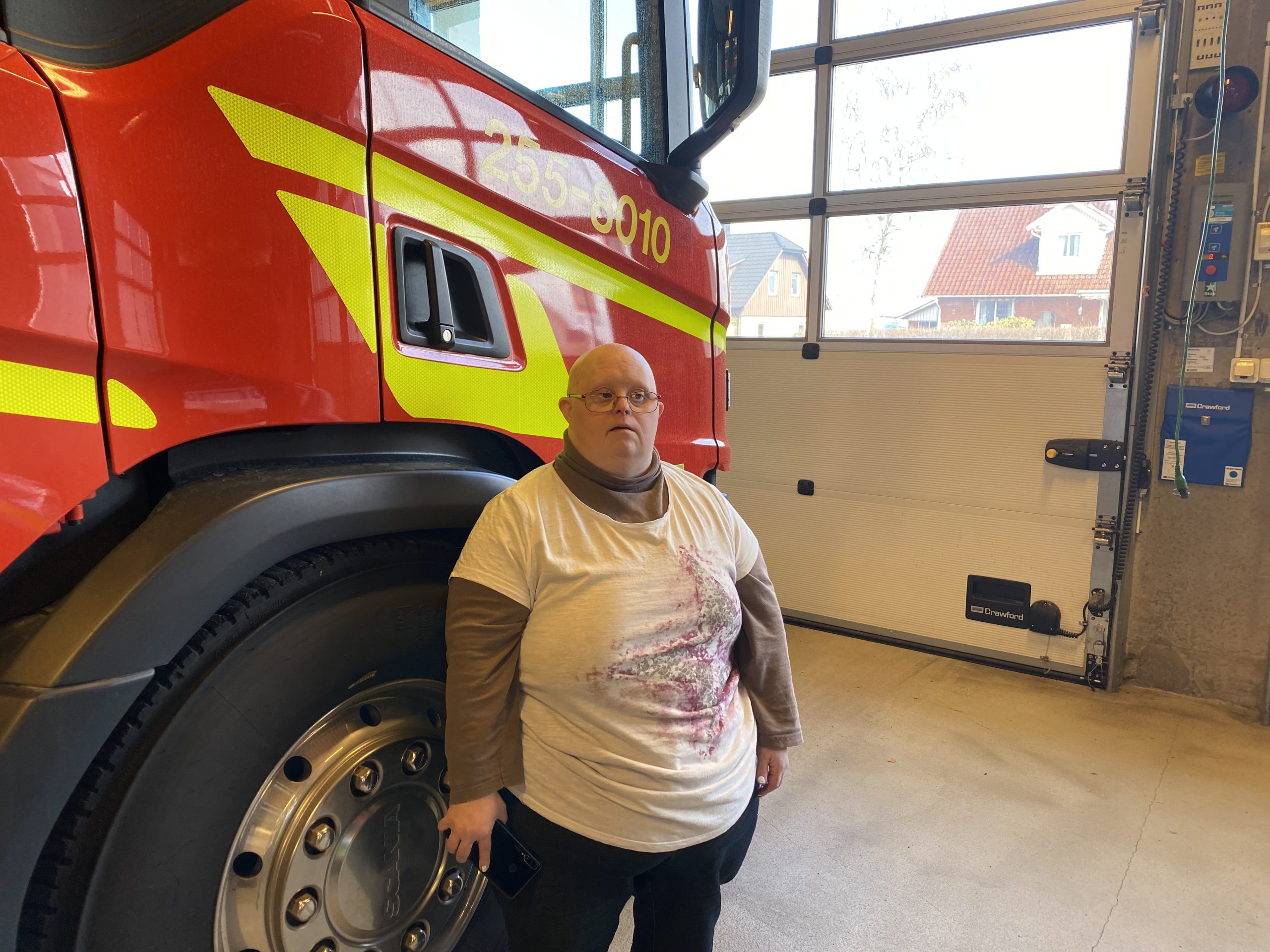 Anna framför brandbil