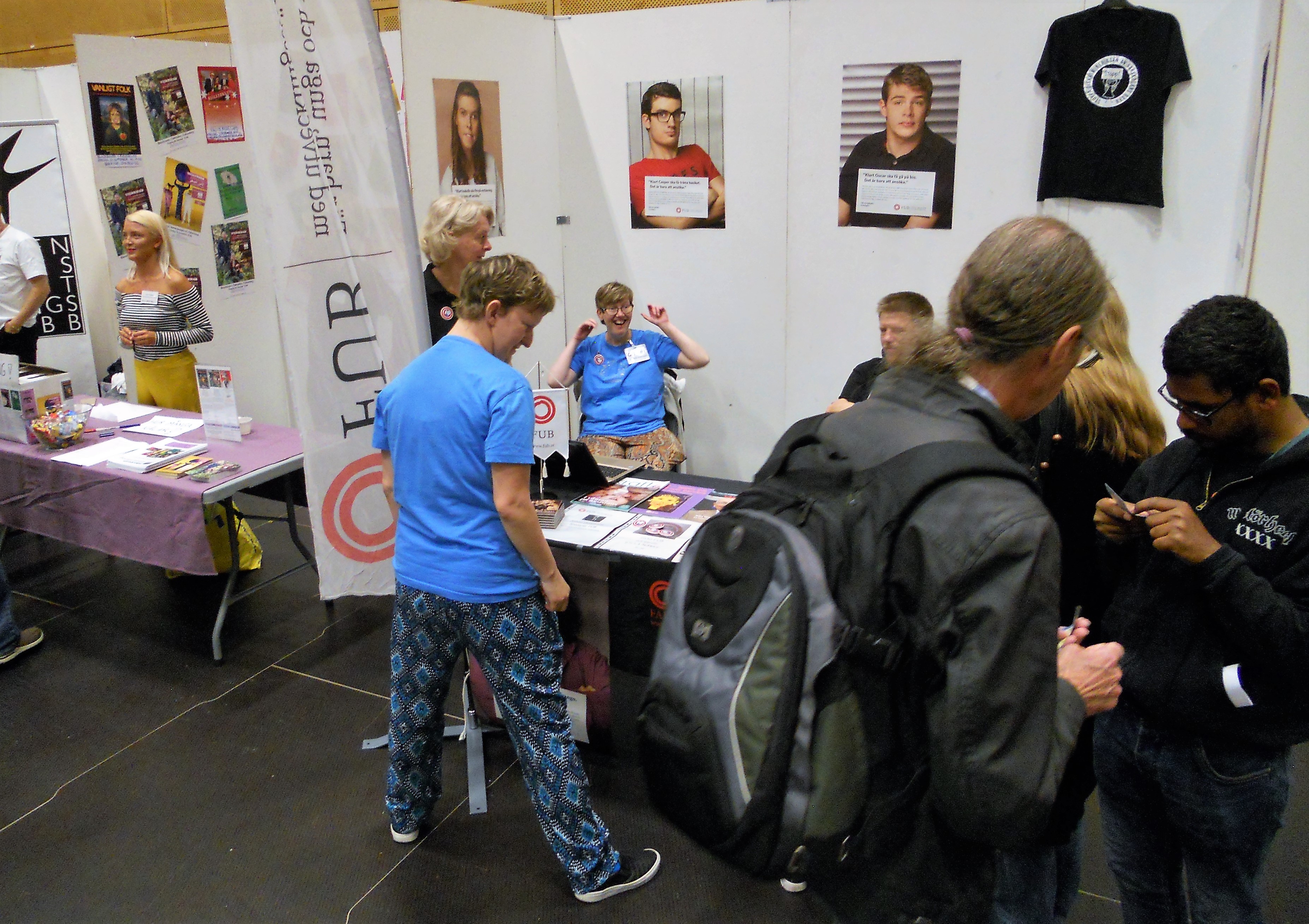 FUB monter med besökare