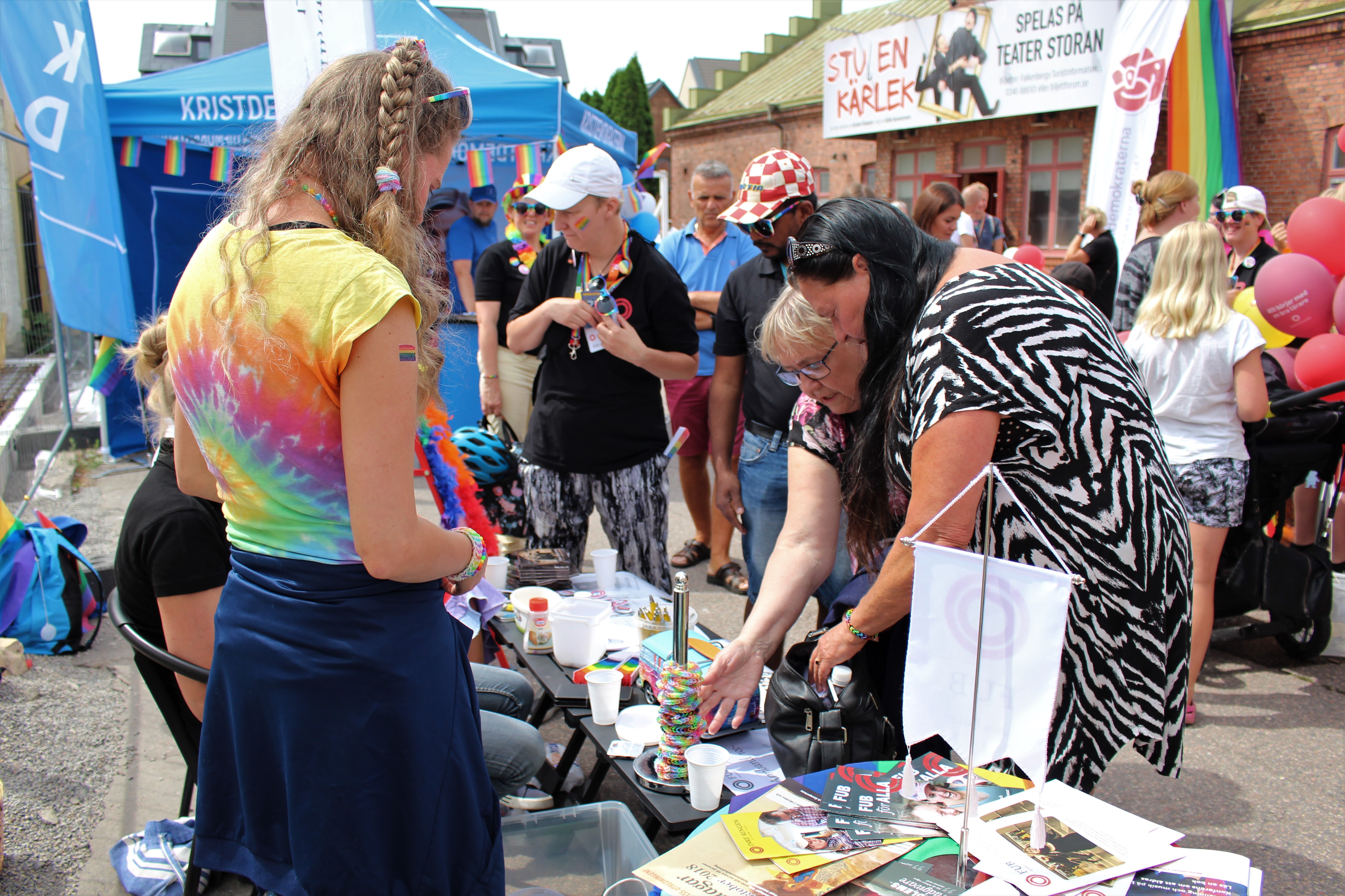 Besökare hos FUB :s monter