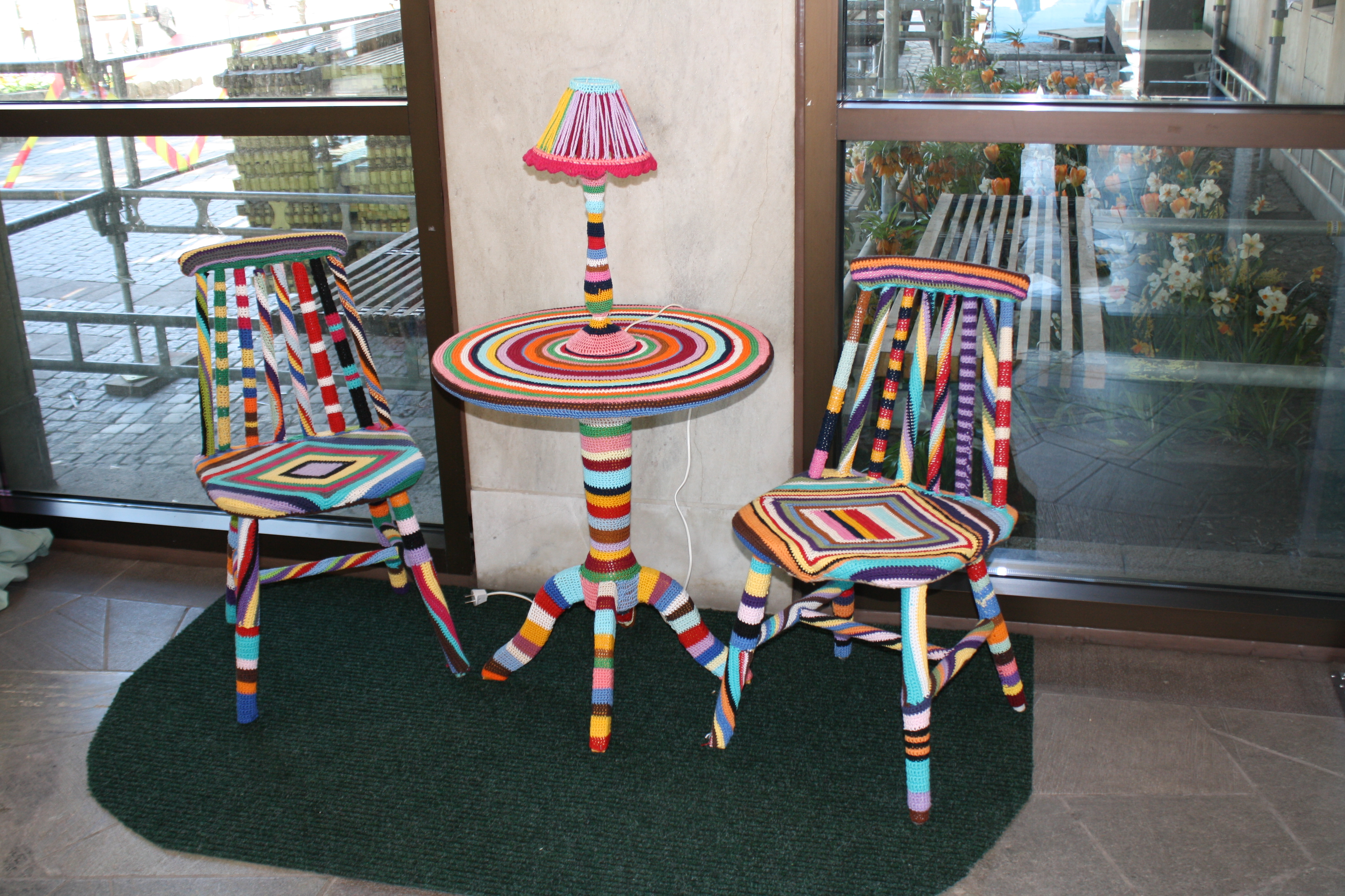 Möbler kladda med stickat