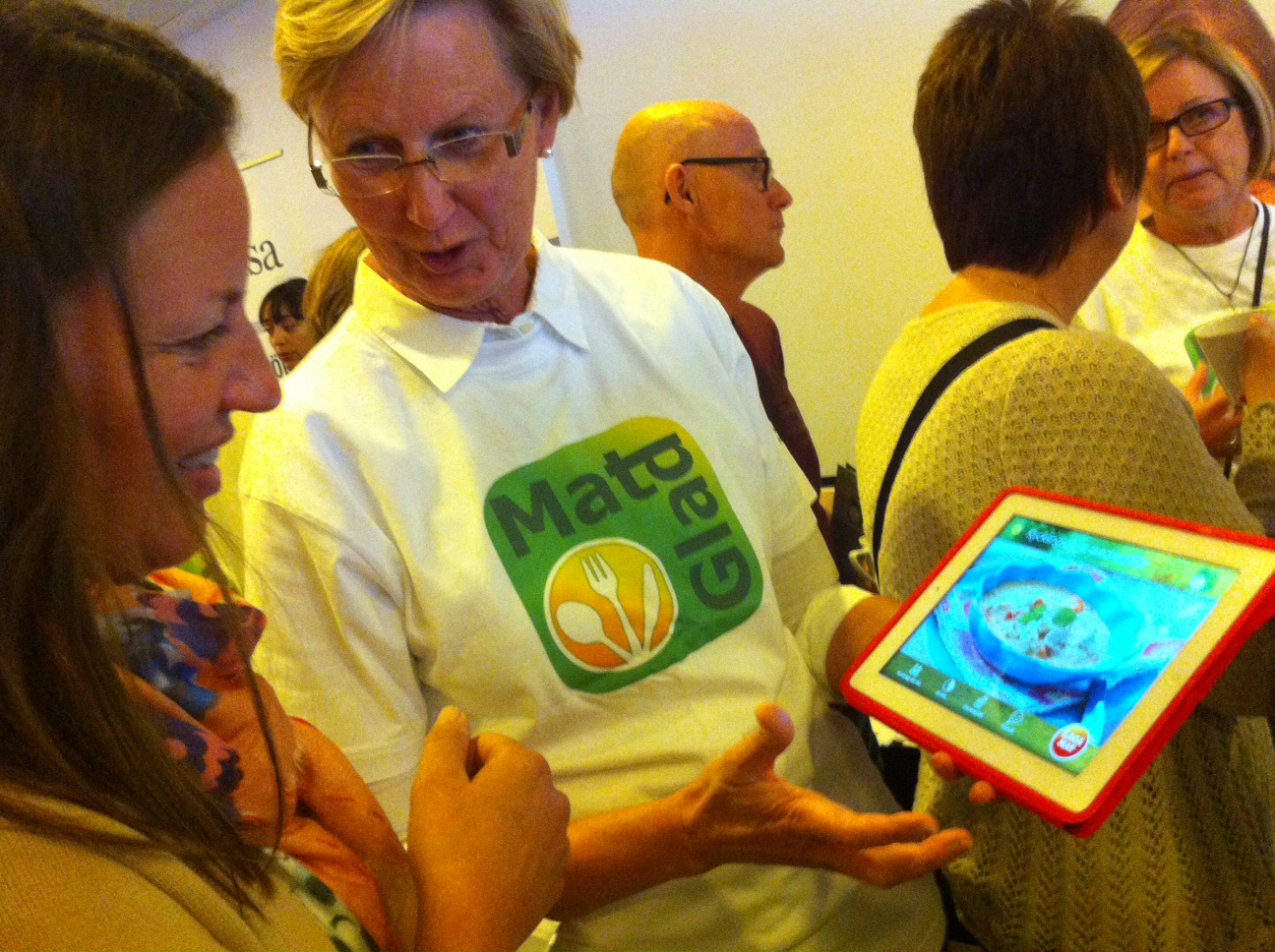 Margareta Frost Johansson visar appen Matglad