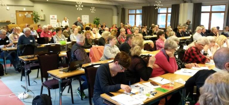 Deltagare på förbundsstämman 2015 Bo Olsson har mikrofonen