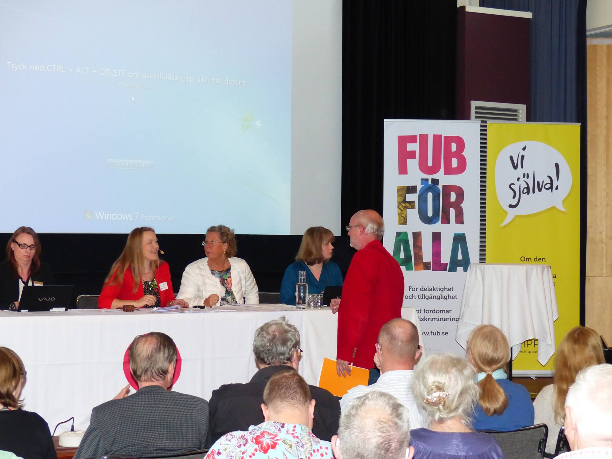 thomas_diskuterar_med_presidiet_fubs_forbundsstamma_2016_0