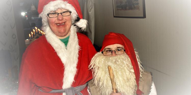 Marie och Johan som tomtar 2012