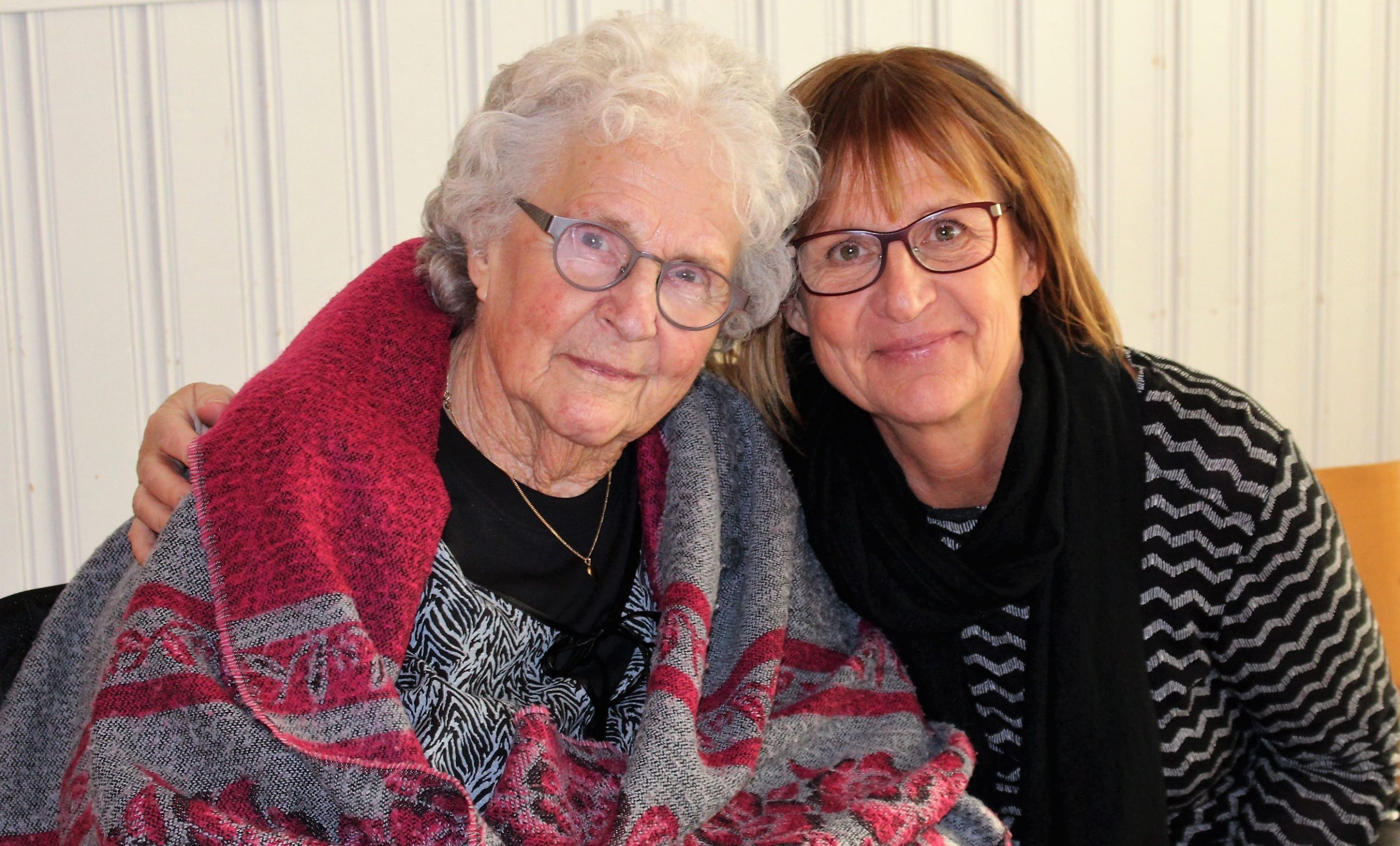 Ulla och Ulla på julfest