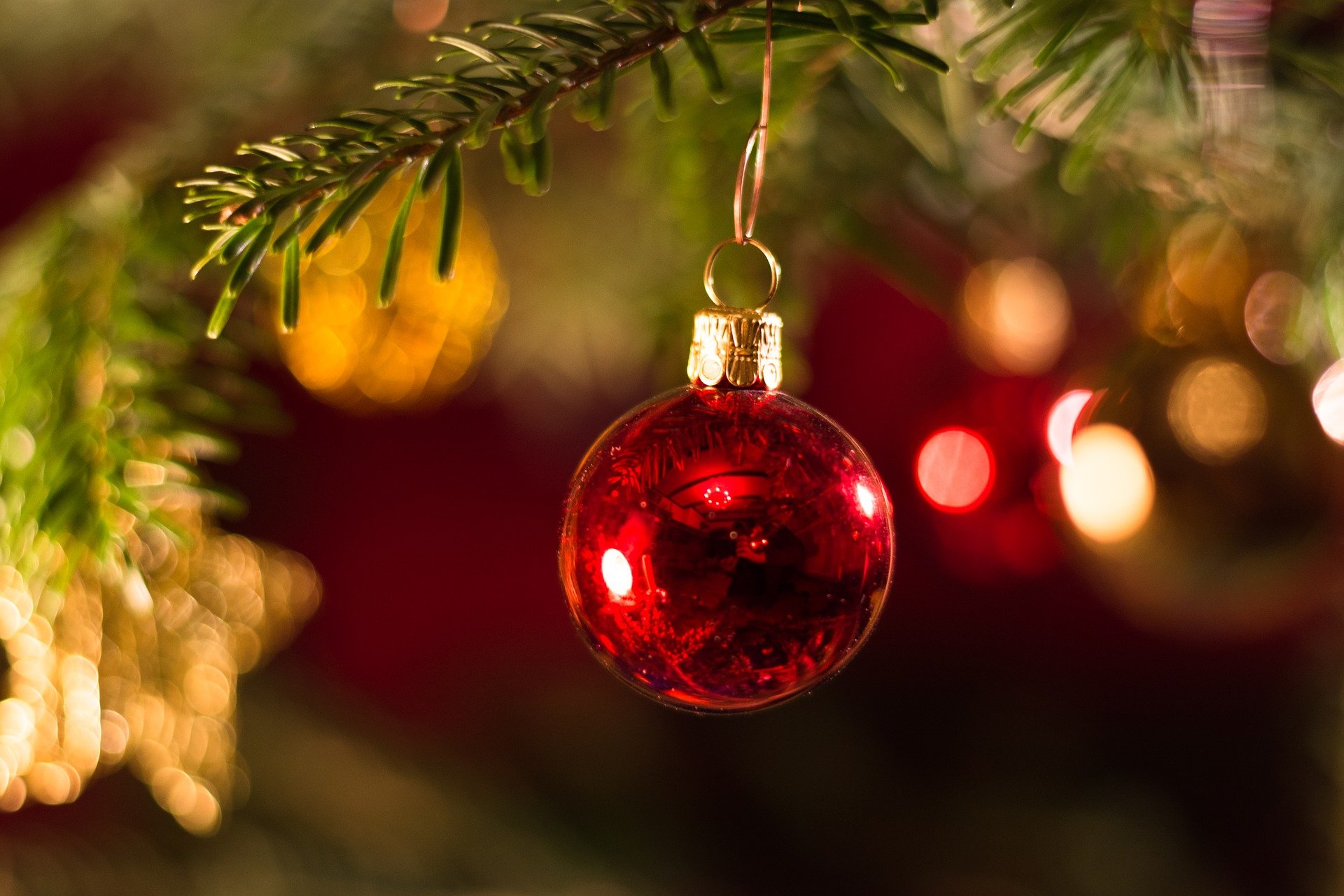 Röd julgranskula