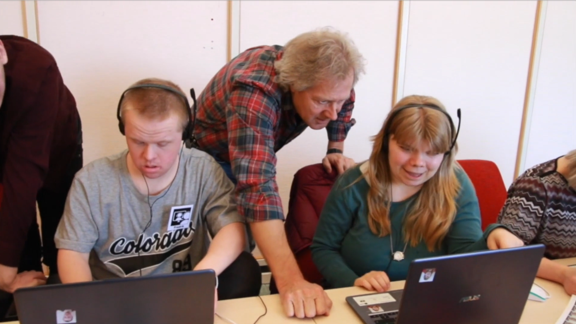 Elever och lärare på kursen Anpassad IT