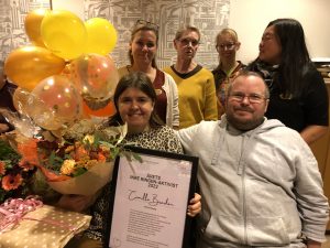 Inre Ringen-aktivist 2022 Camilla Brodén. Maken Victor Brodén sitter bredvid. Bakom står Jessica Johansson, Elisabeth Ingvarsson, Sofie Ingvarsson och Maria Nimrodsson.