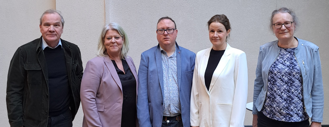 Socialtjänstminister Camilla Waltersson Grönvall, FUB:s ordförande Anders Lago, förbundssekreterare Christina Heilborn, FUB:s intressepolitiska samordnare Eva Borgström och Krister Ekberg, ledamot i förbundsstyrelsen och ordförande i Inre Ringens sektion i Stockholm.