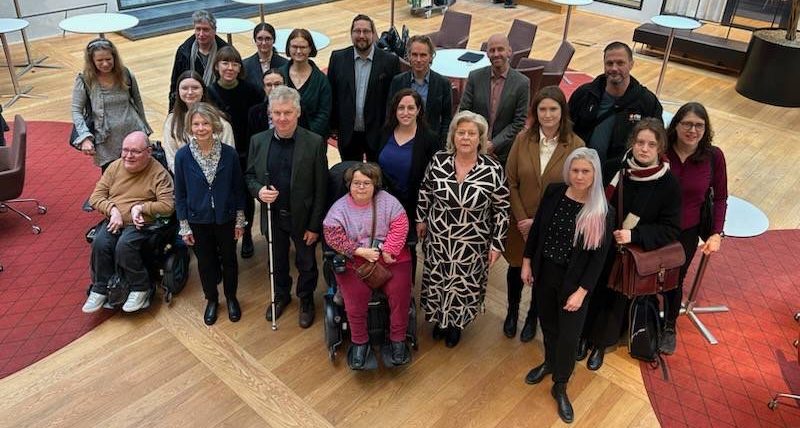 Möte i Riksdagen med socialtjänstministern